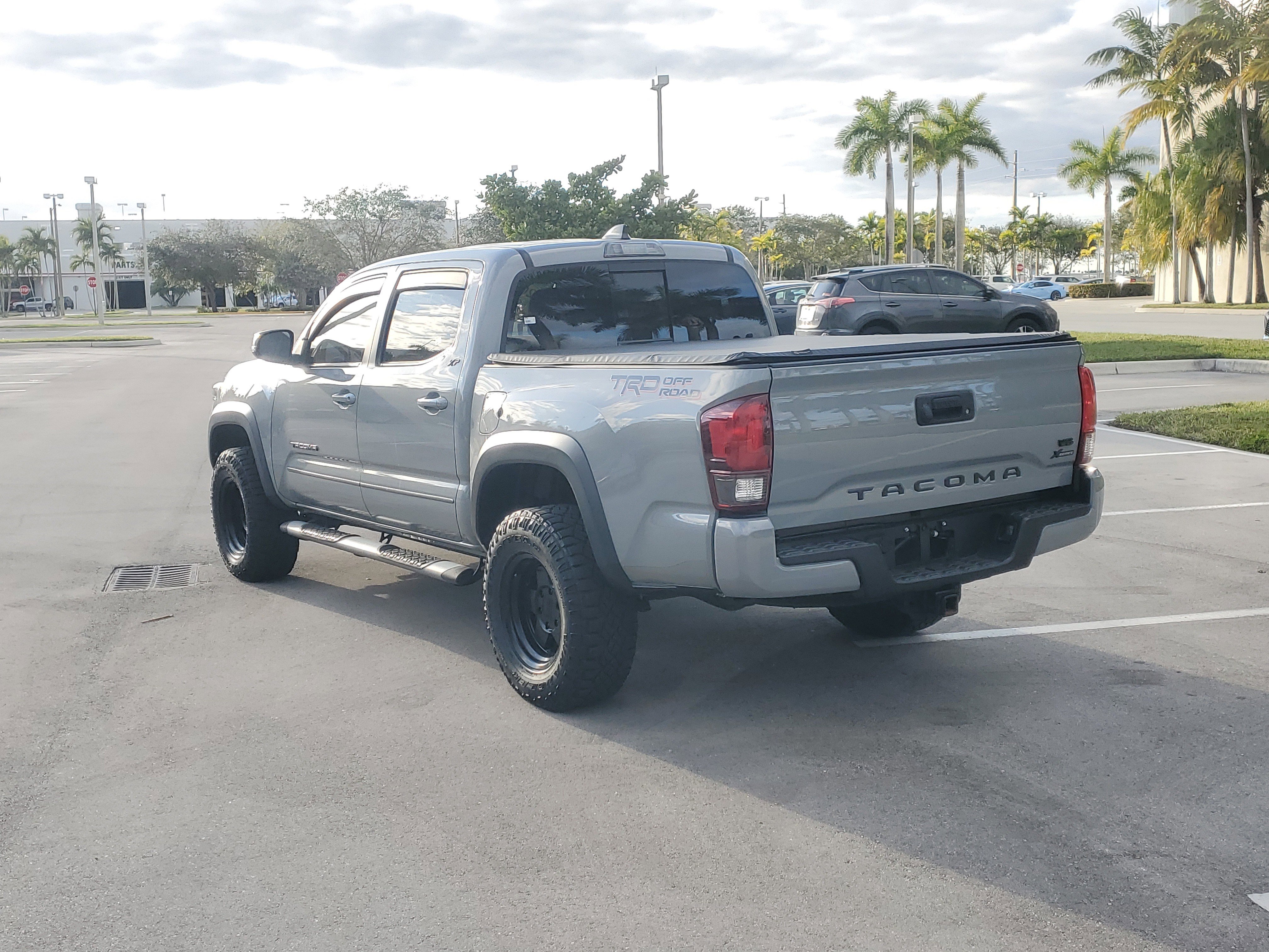 Used 2021 Toyota Tacoma TRD Off-Road image 5