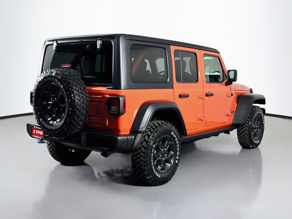 Used 2023 Jeep Wrangler Unlimited w/ Cold Weather Group AWD/4WD image 5