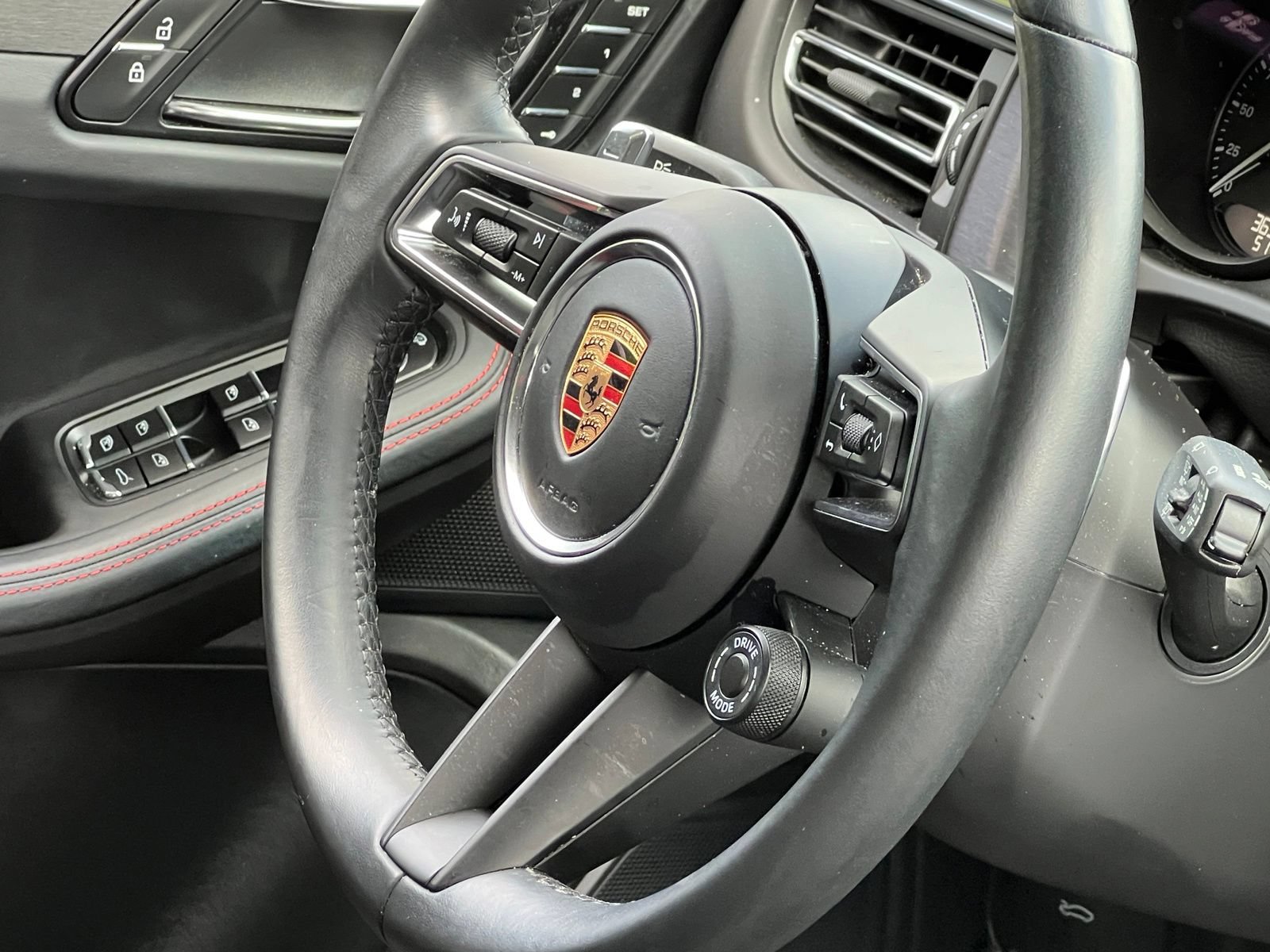 Certified 2024 Porsche Macan GTS AWD/4WD image 40