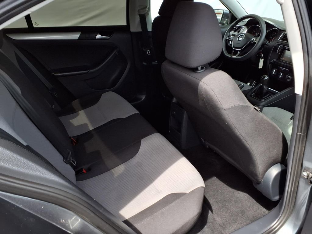 Used 2017 Volkswagen Jetta S image 21
