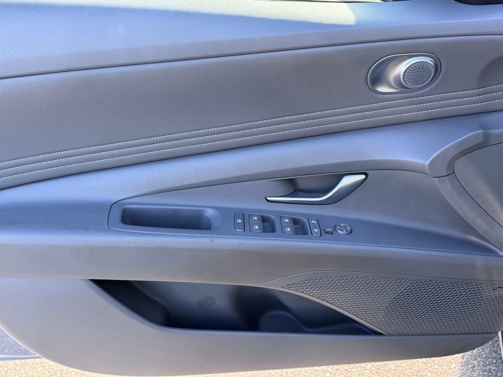 Used 2022 Hyundai Elantra SEL w/ Convenience + Premium Package image 32