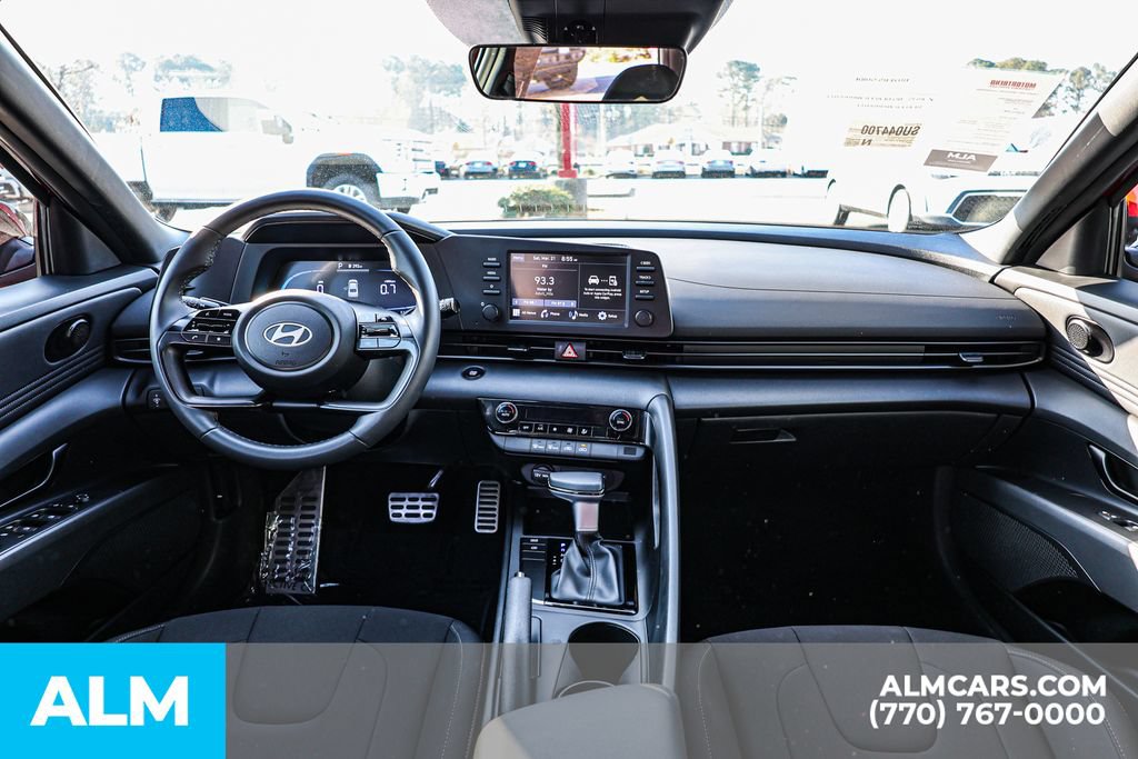 Used 2025 Hyundai Elantra Sport FWD image 28