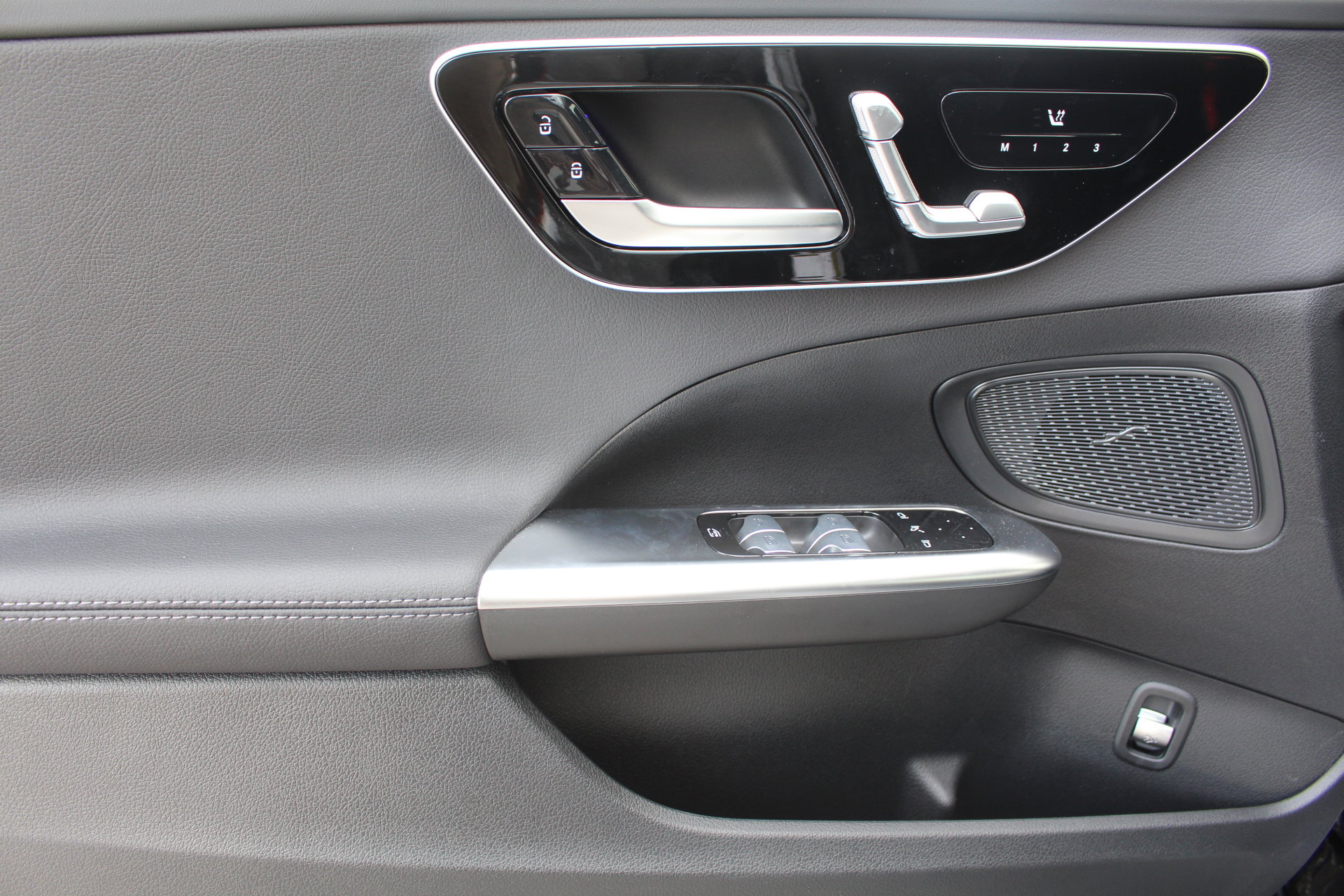 Used 2025 Mercedes-Benz C 300 Sedan image 13