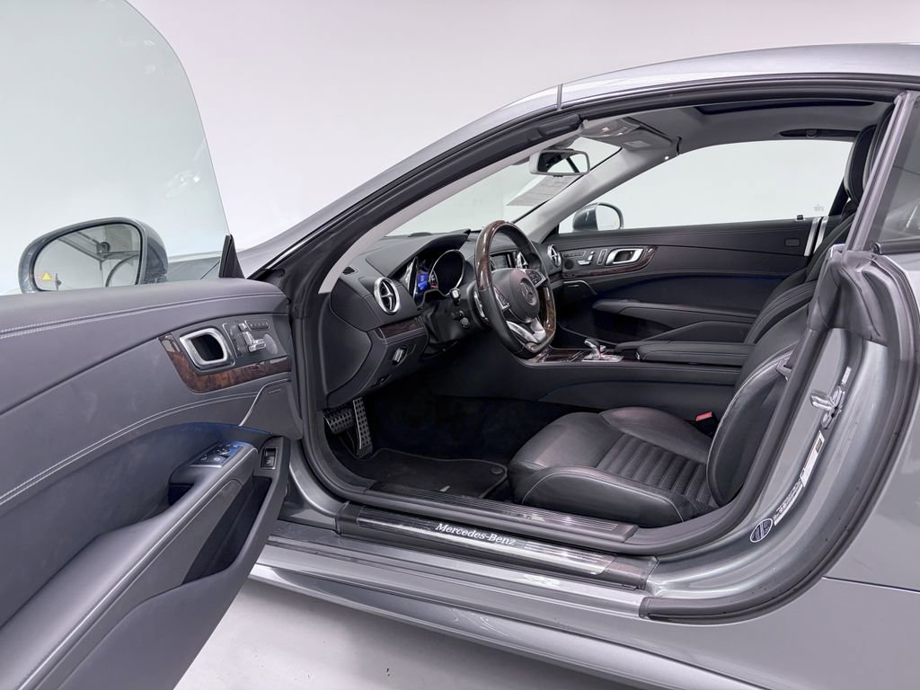 Used 2019 Mercedes-Benz SL 550 image 11