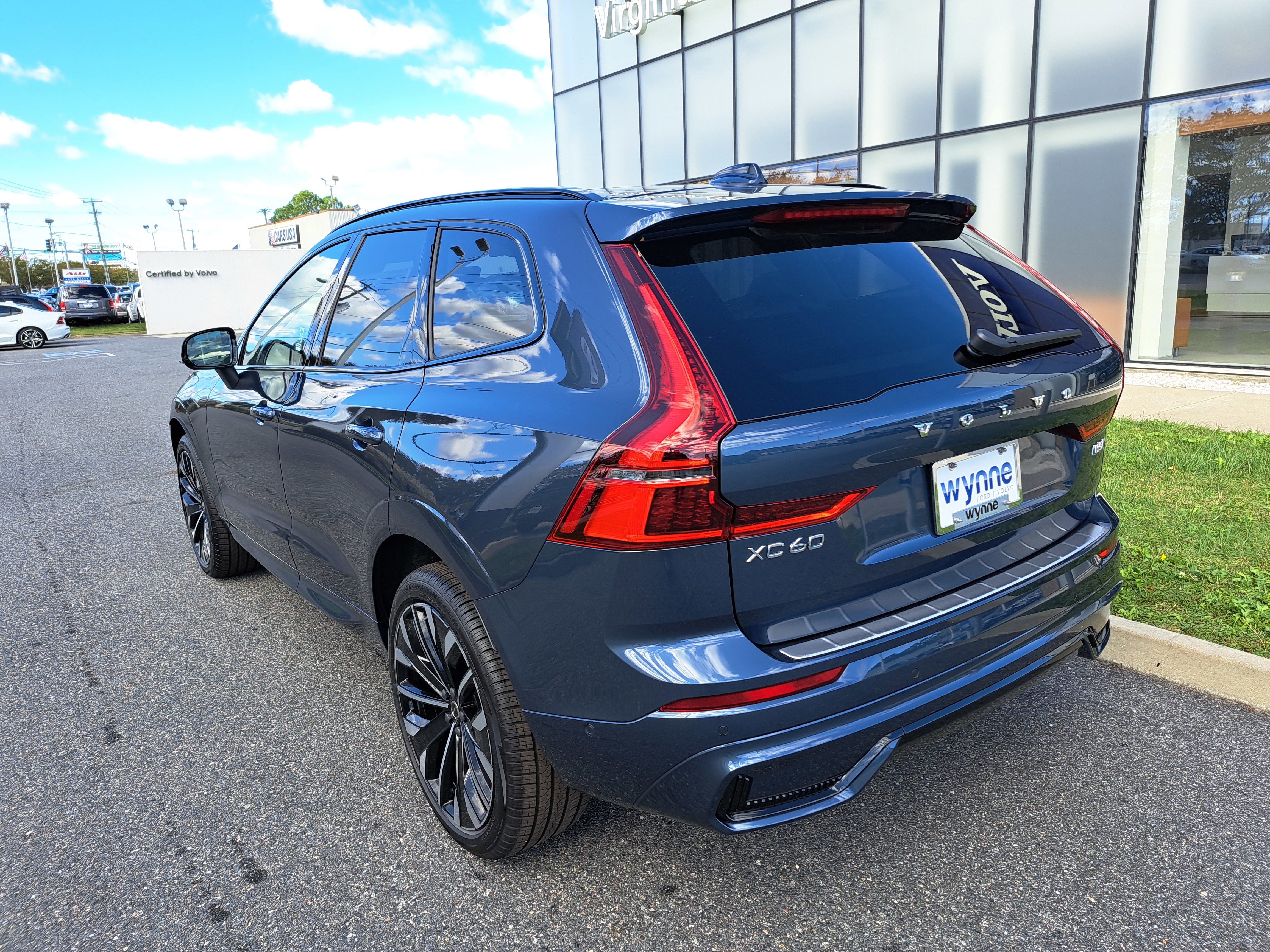 New 2026 Volvo XC60 B5 Ultra w/ Protection Package Premier image 4