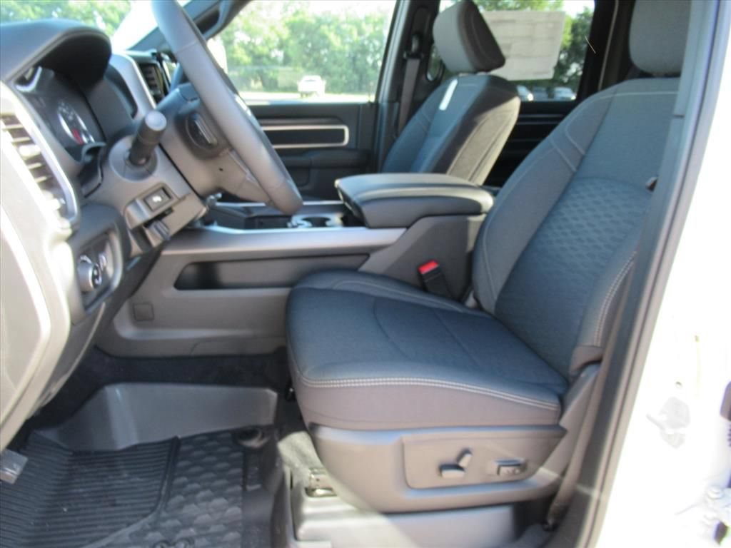 New 2026 RAM 3500 Big Horn AWD/4WD image 18