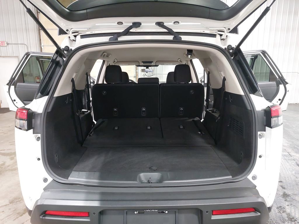 Used 2023 Nissan Pathfinder SV image 14