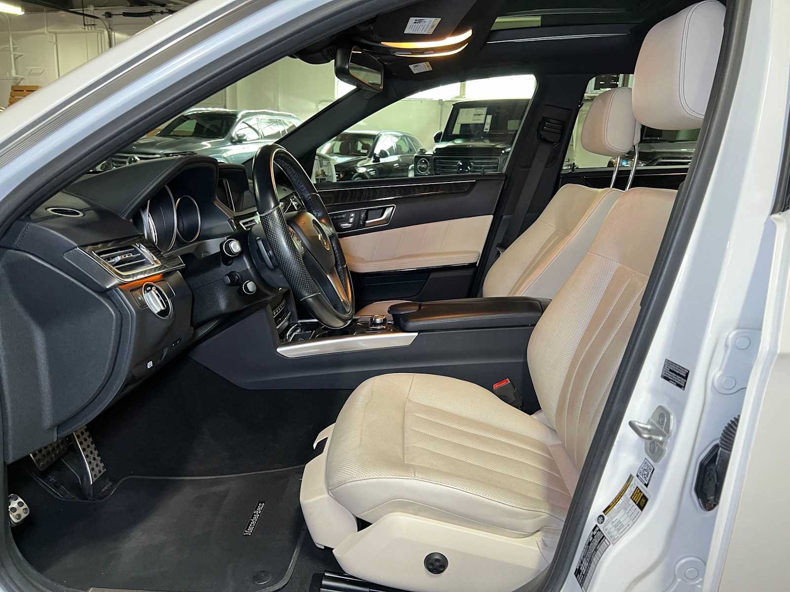 Used 2015 Mercedes-Benz E 400 4MATIC Sedan image 24