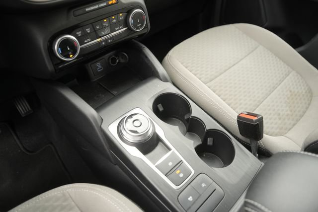 Used 2022 Ford Escape SE w/ SE Sport Appearance Package image 27