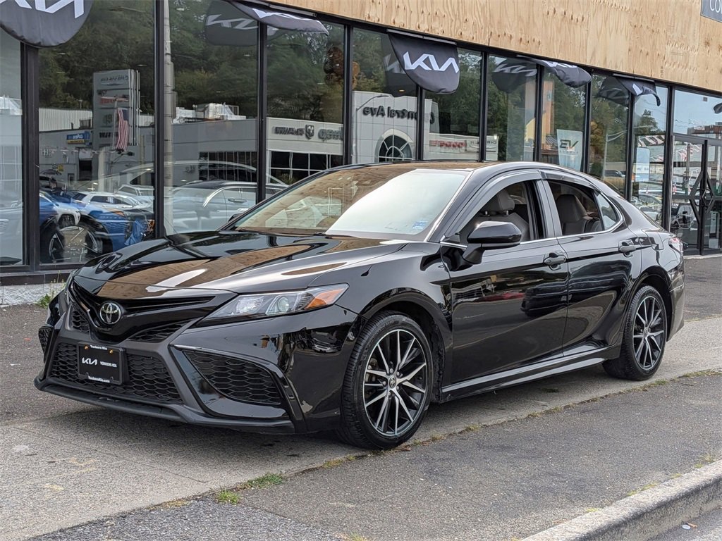 Used 2021 Toyota Camry SE