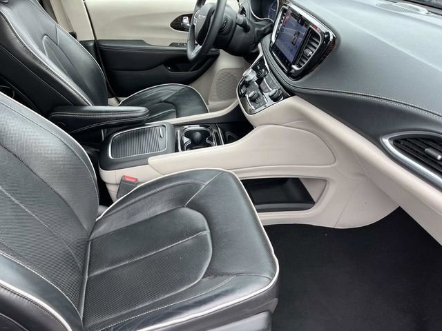 Used 2023 Chrysler Pacifica Limited FWD image 25