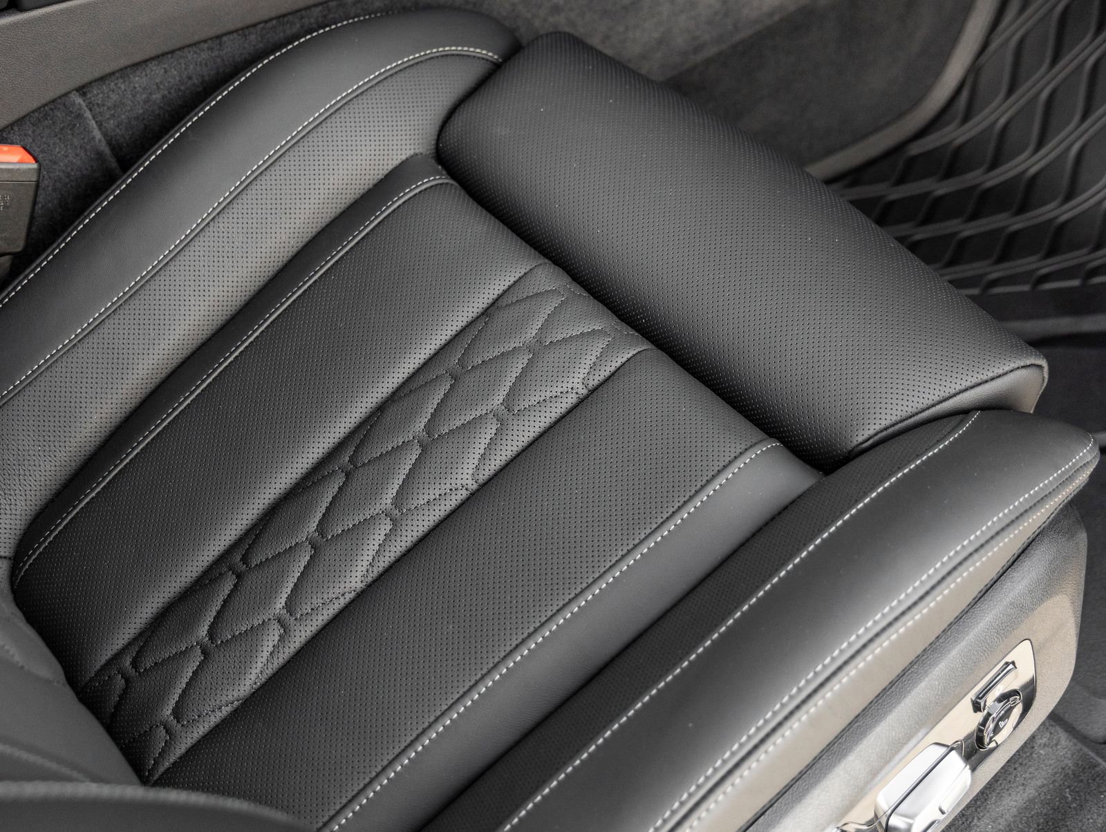 Used 2026 BMW X5 M60i w/ Climate Comfort Package image 47