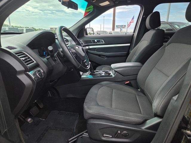 Used 2017 Ford Explorer XLT FWD image 5