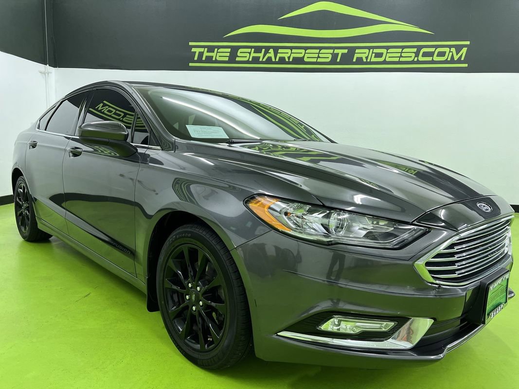 Used 2017 Ford Fusion SE FWD image 2