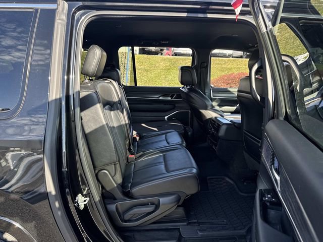 Used 2024 Jeep Wagoneer L Series II w/ Flexible Seating Group image 12