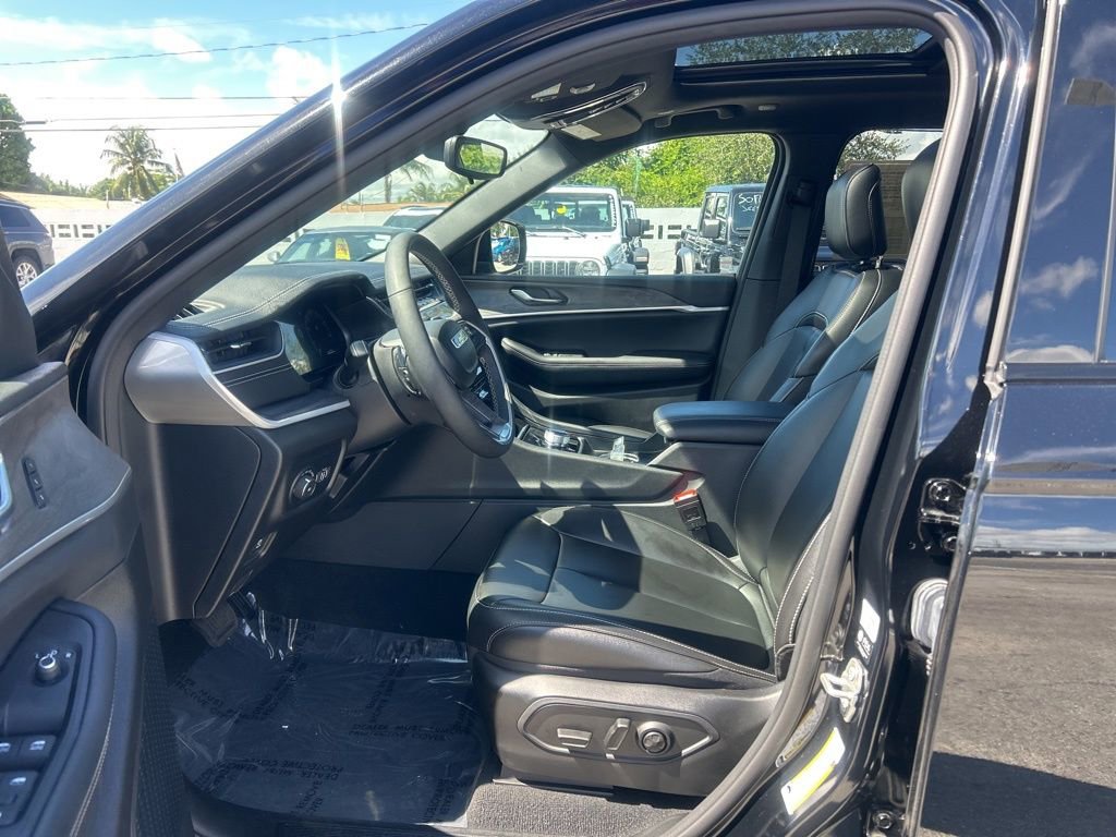 Certified 2024 Jeep Grand Cherokee Limited image 10