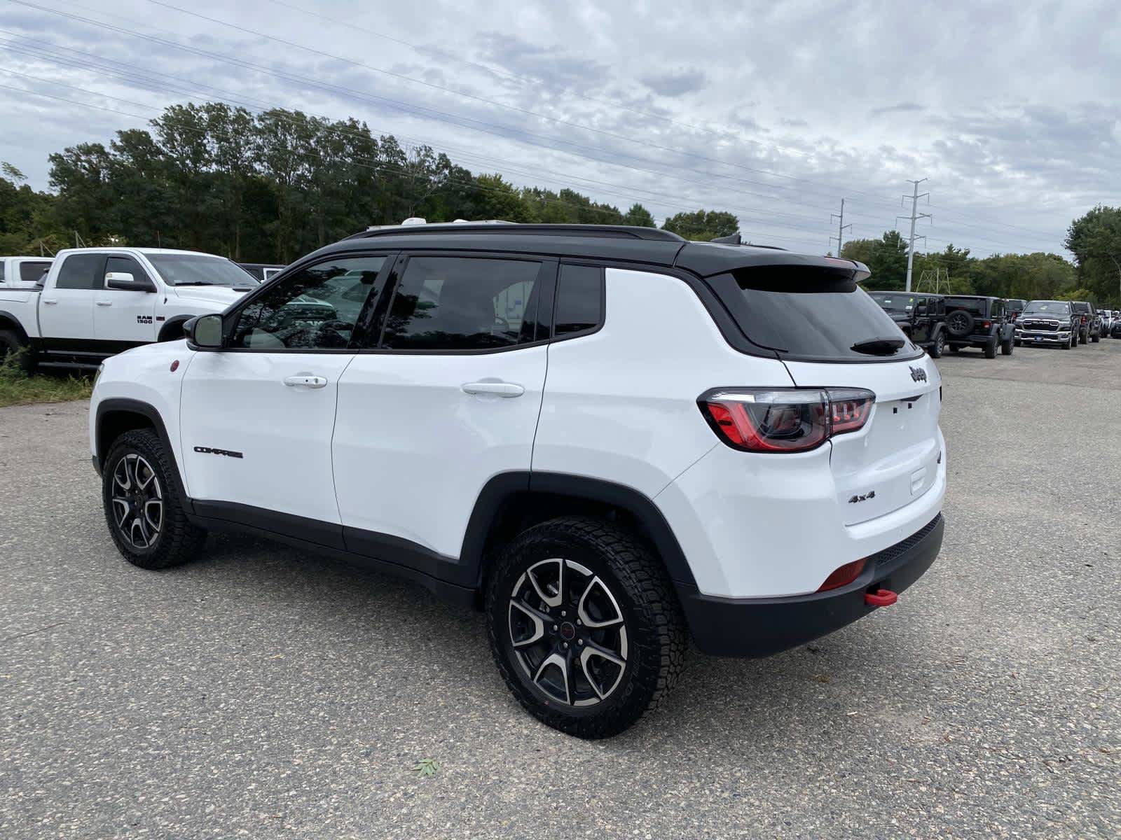 Certified 2026 Jeep Compass Trailhawk AWD/4WD image 8