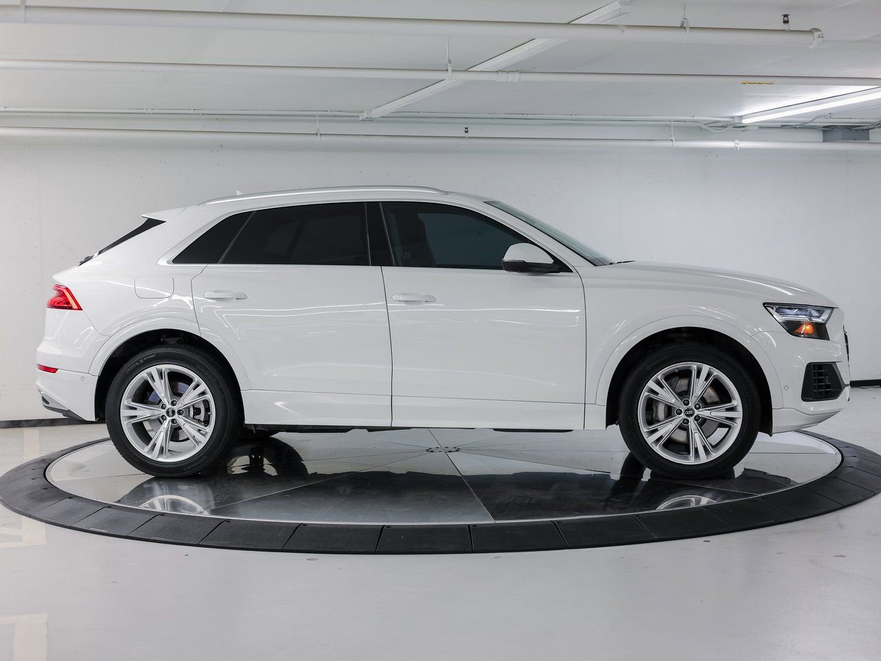 Used 2022 Audi Q8 Premium image 8