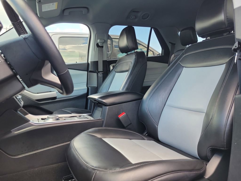 Used 2024 Ford Explorer XLT w/ Equipment Group 202A image 17