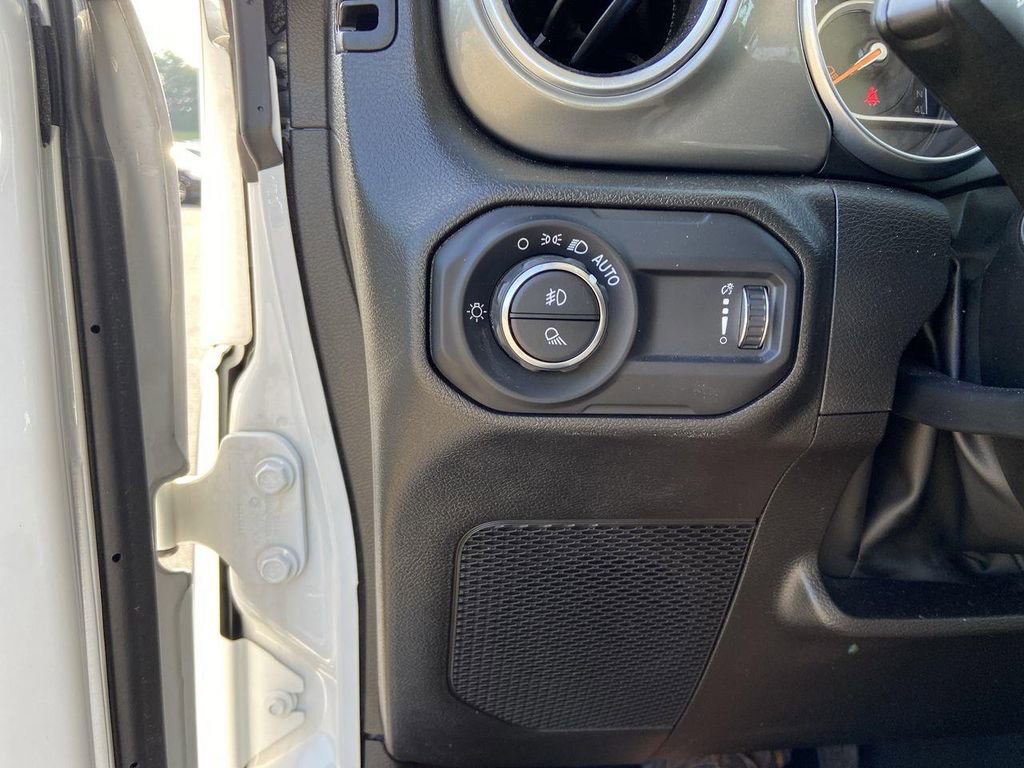 Used 2023 Jeep Gladiator Overland image 18