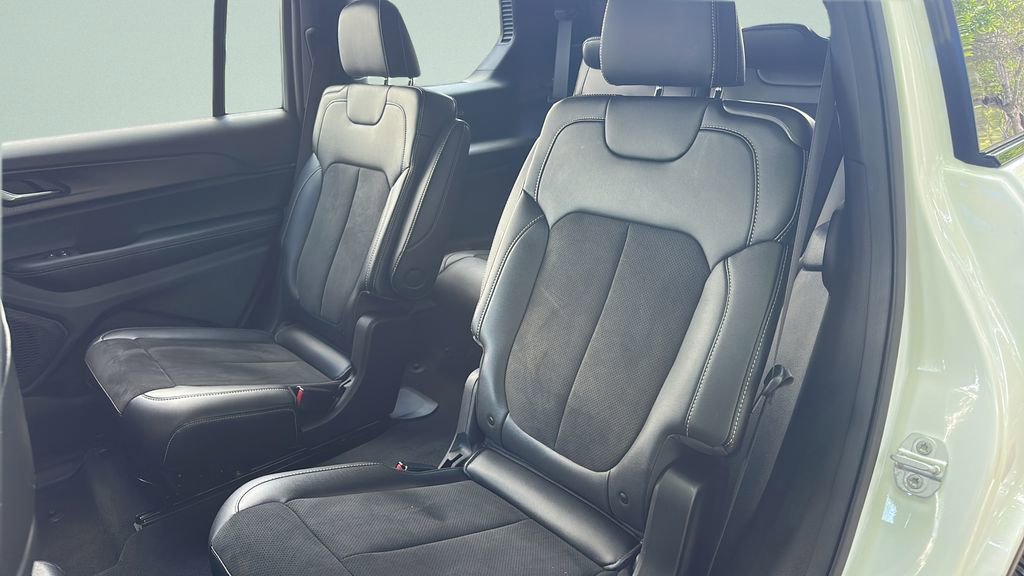 Used 2025 Jeep Grand Cherokee L Altitude image 32
