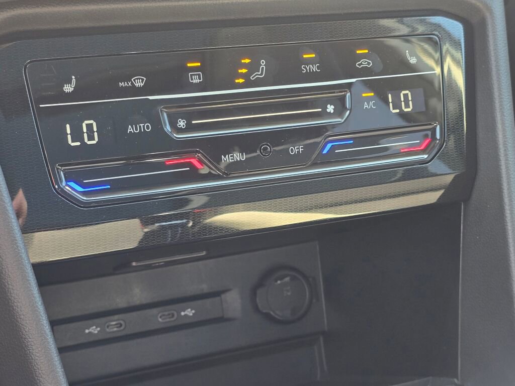 New 2025 Volkswagen Taos SE image 23