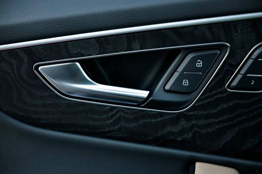 Used 2025 Audi Q7 3.0T Premium Plus image 16