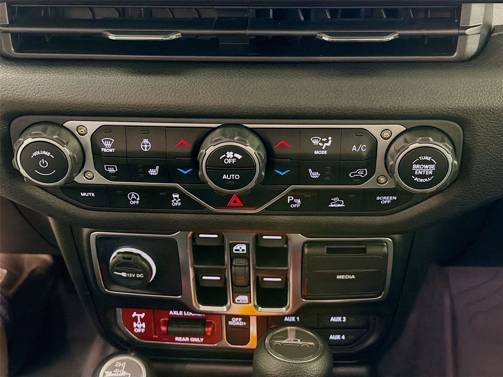 Used 2025 Jeep Gladiator Willys image 16