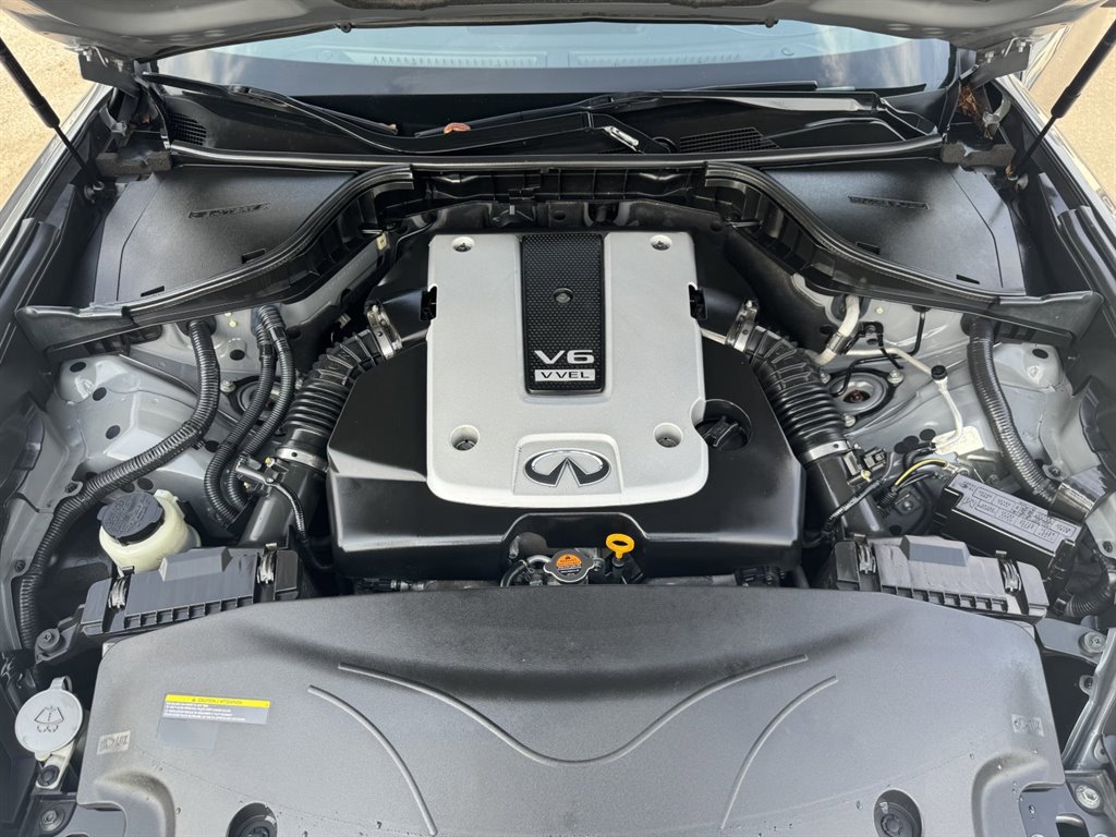 Used 2018 INFINITI Q70 Luxe image 28