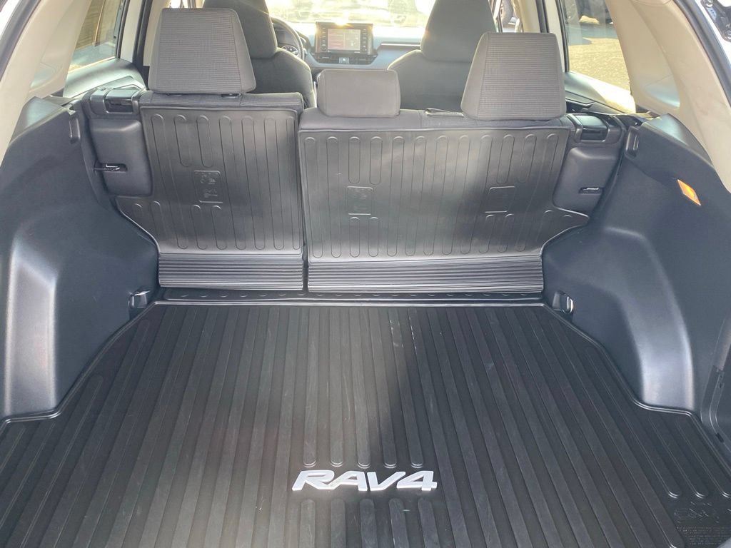 Used 2021 Toyota RAV4 LE AWD/4WD image 11