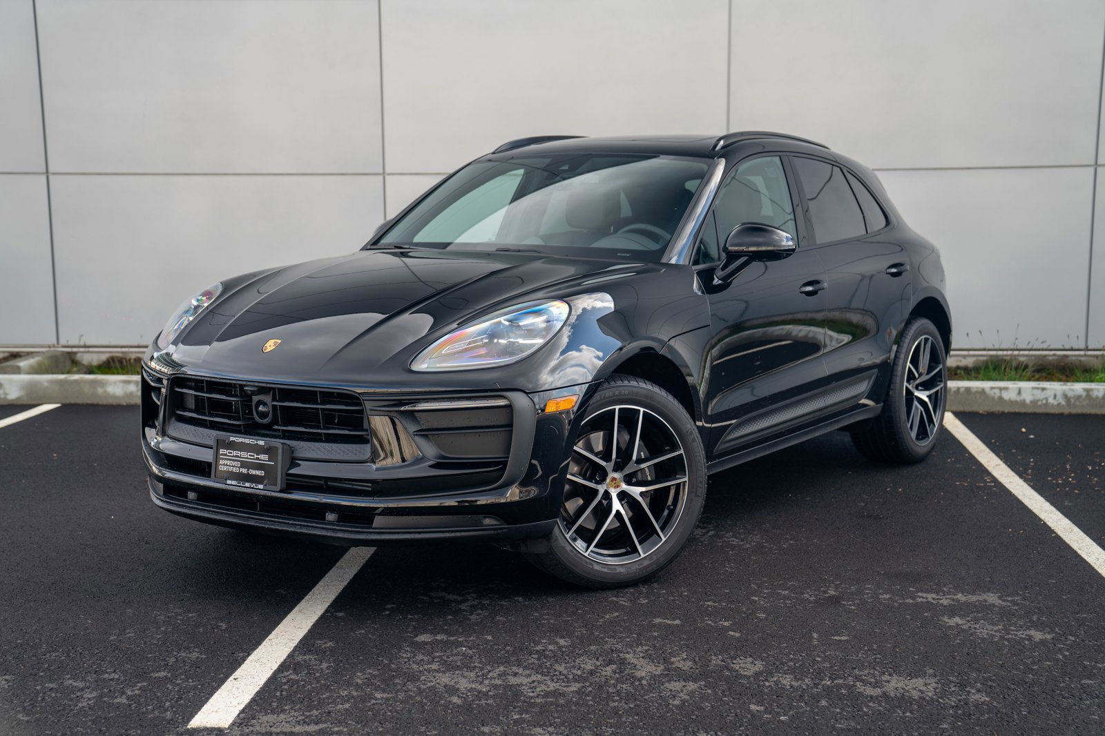 Certified 2025 Porsche Macan image 1
