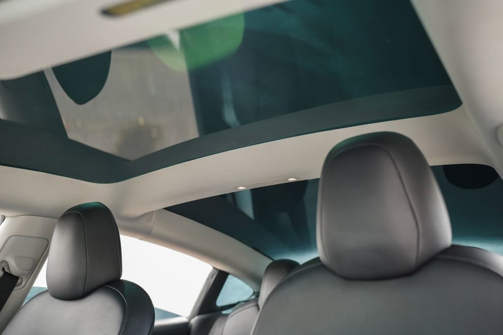 Used 2022 Tesla Model 3 Standard Range Plus image 32