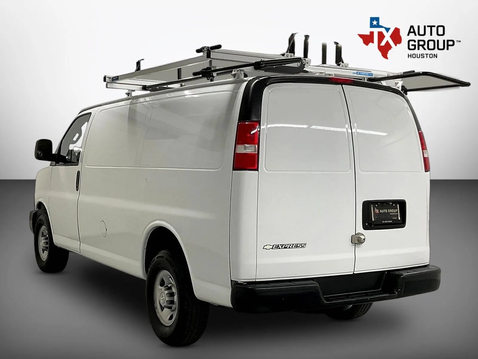 Used 2021 Chevrolet Express 2500 w/ Driver Convenience Package RWD image 2