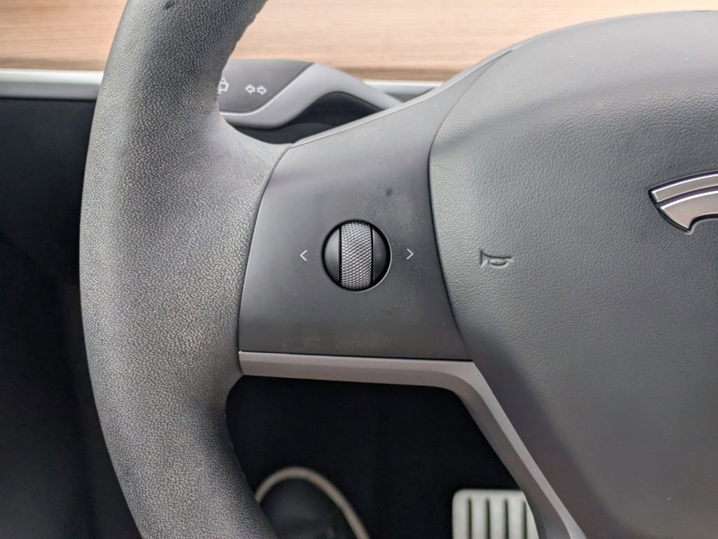 Used 2024 Tesla Model Y Performance image 19