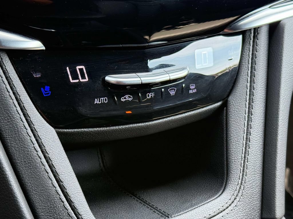 Used 2025 Cadillac XT6 Premium Luxury w/ Platinum Package AWD/4WD image 27