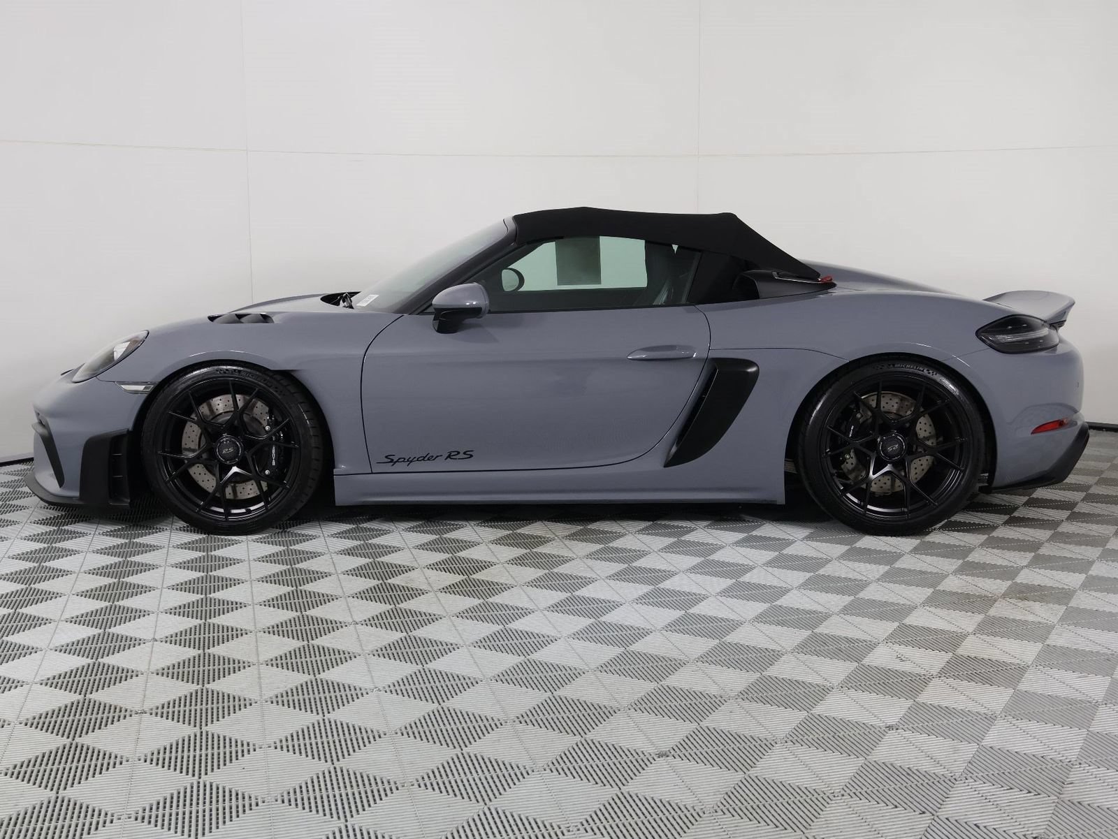 Certified 2024 Porsche 718 Boxster Spyder RS RWD image 2