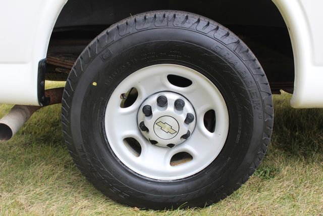 Used 2009 Chevrolet Express 2500 image 29