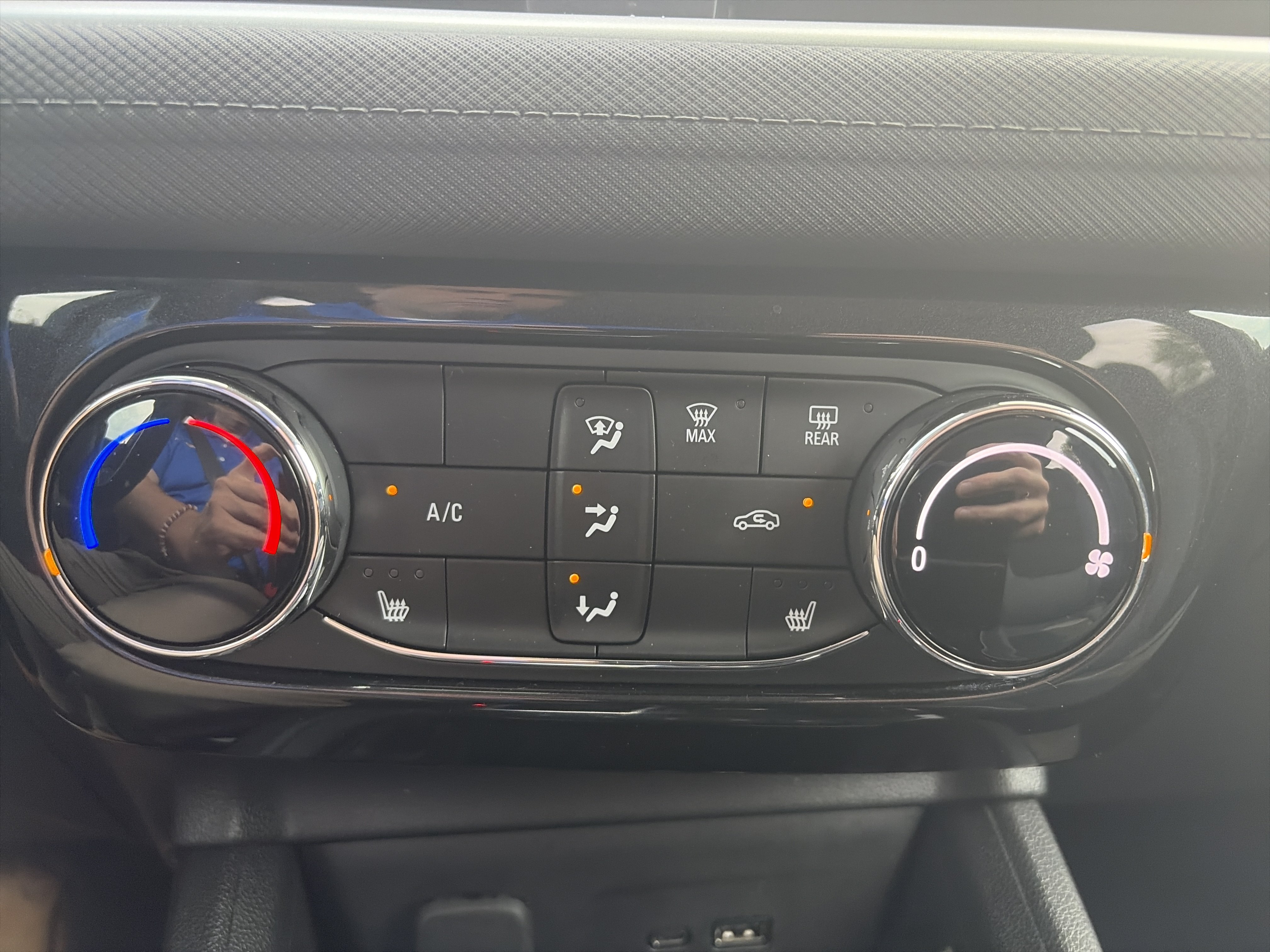 Used 2024 Chevrolet TrailBlazer LT w/ LT Cold Weather Package FWD image 21