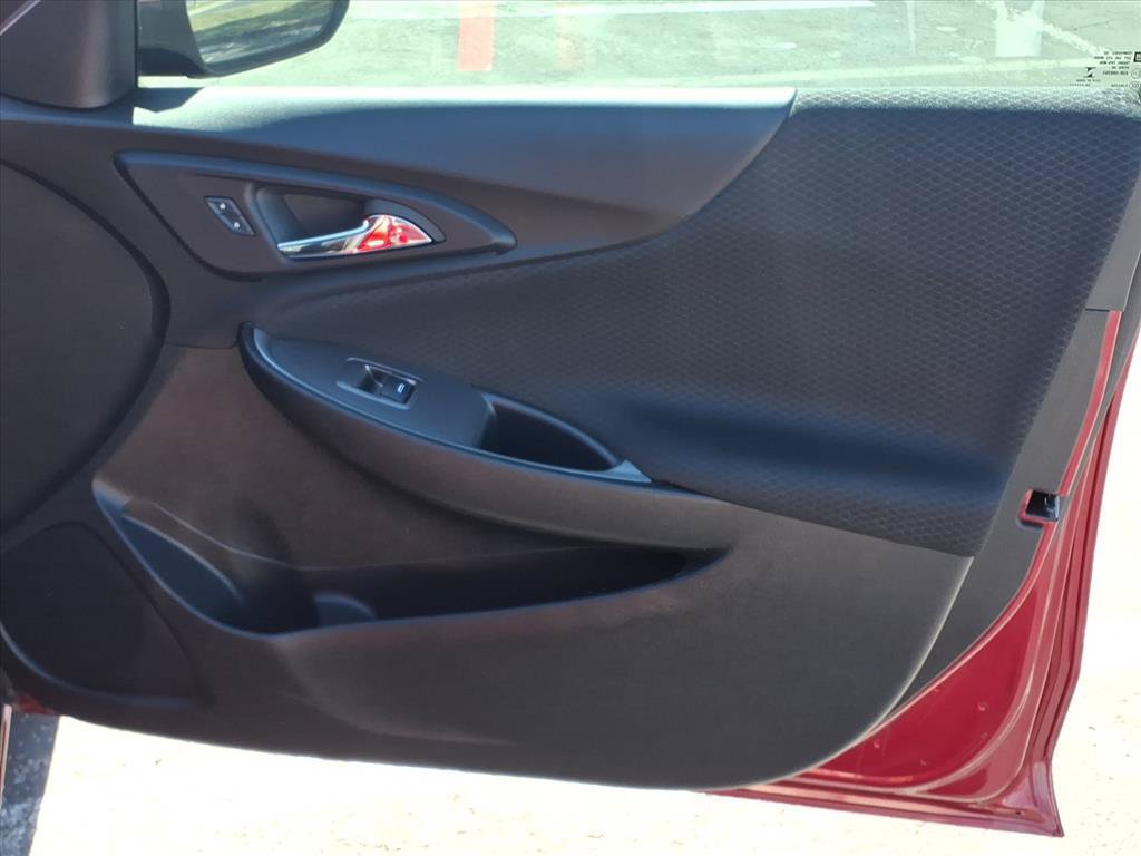 Used 2025 Chevrolet Malibu RS FWD image 19