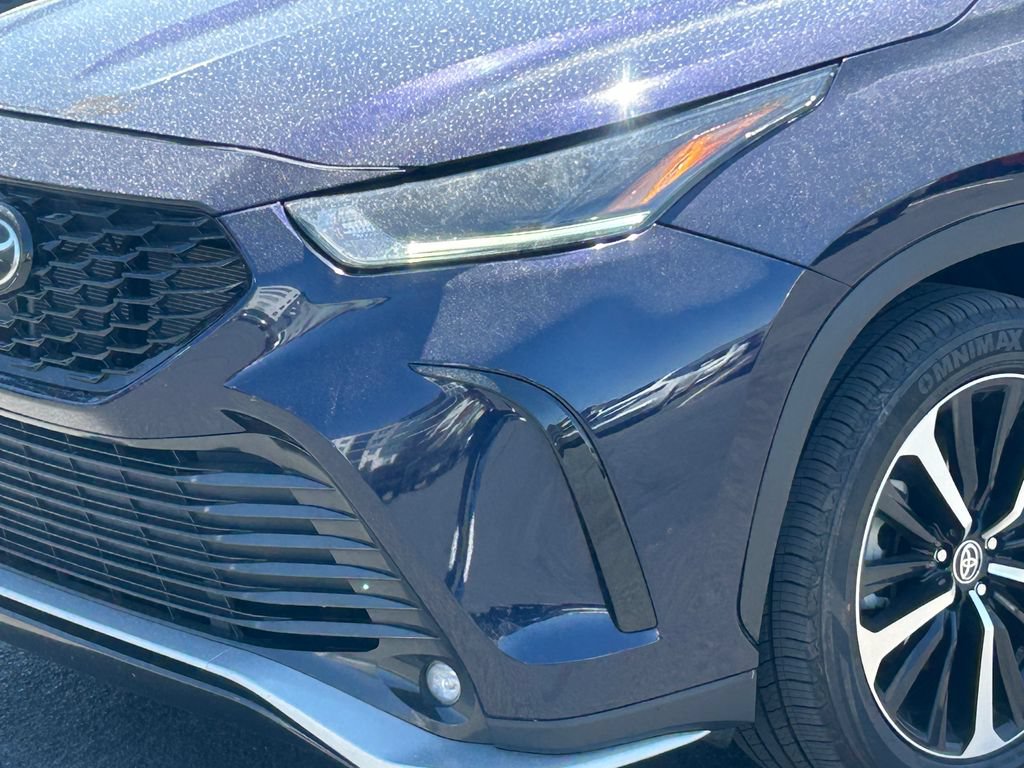 Used 2022 Toyota Highlander XSE AWD/4WD image 12