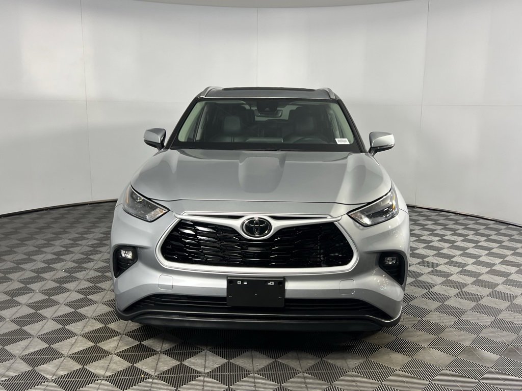 Used 2025 Toyota Highlander XLE image 13