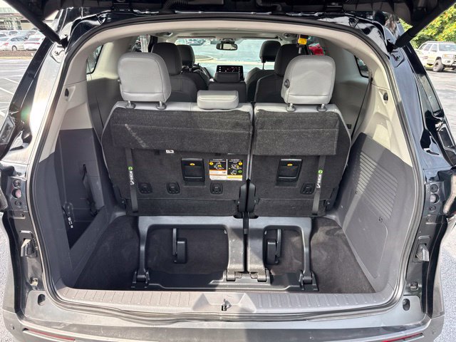 Used 2023 Toyota Sienna XLE FWD image 18