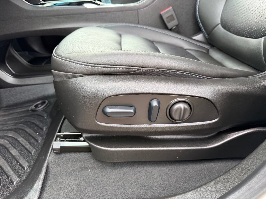 Used 2023 Chevrolet Bolt LT w/ Infotainment Package FWD image 15