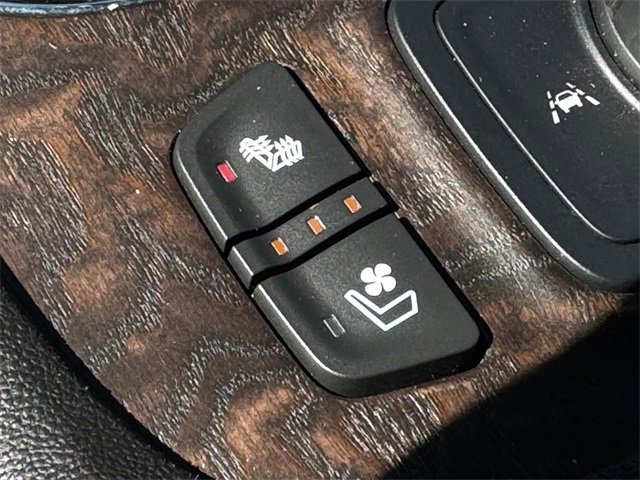 Used 2021 GMC Acadia Denali w/ Denali Ultimate Package image 18