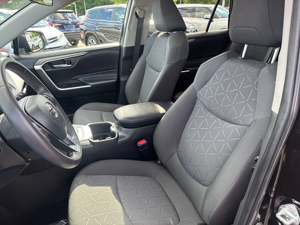 Used 2023 Toyota RAV4 XLE w/ Convenience Package AWD/4WD image 16