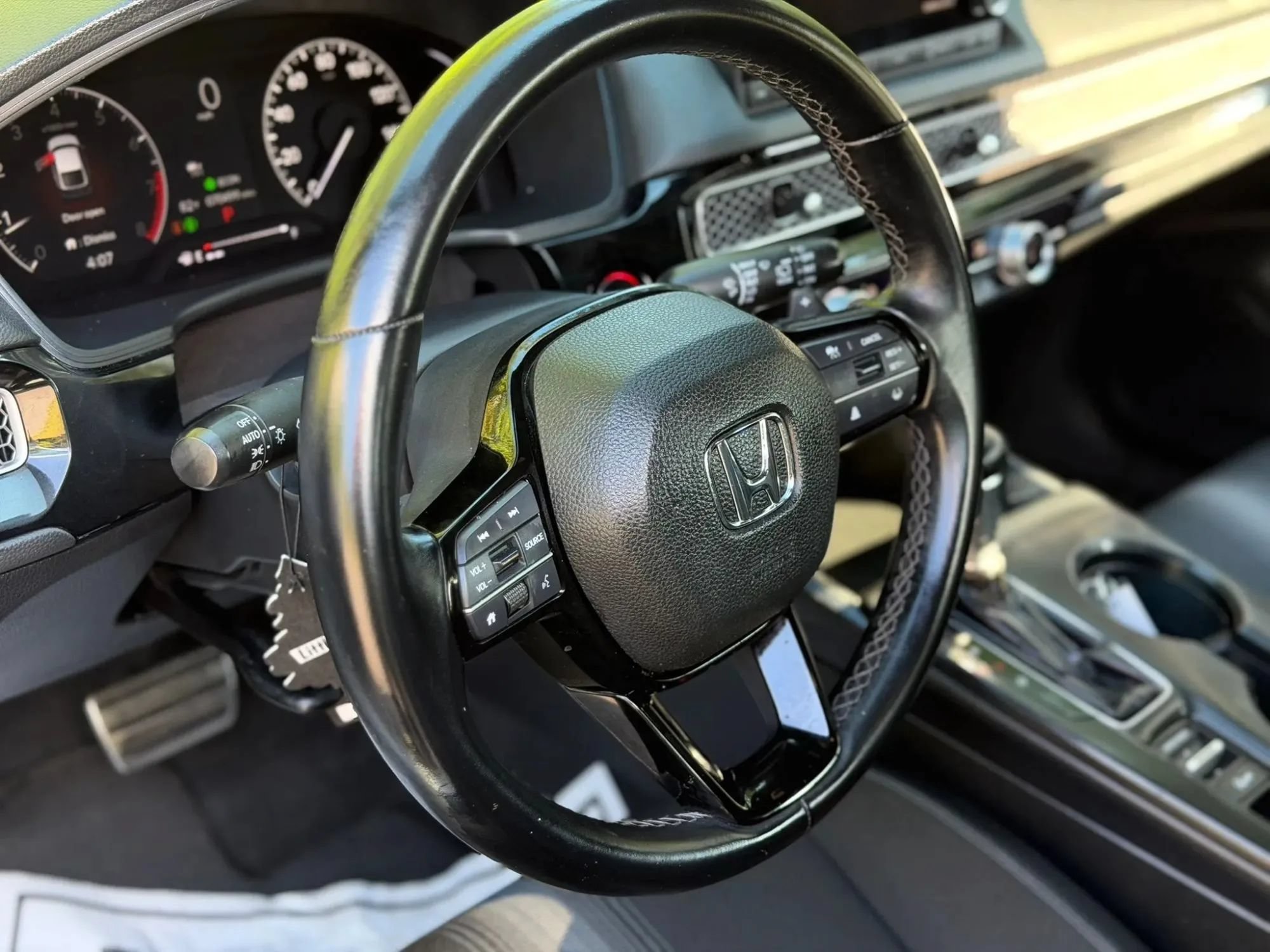 Used 2023 Honda Civic Sport image 9