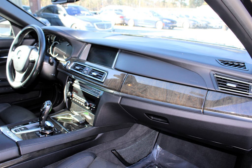 Used 2015 BMW 750i RWD image 19