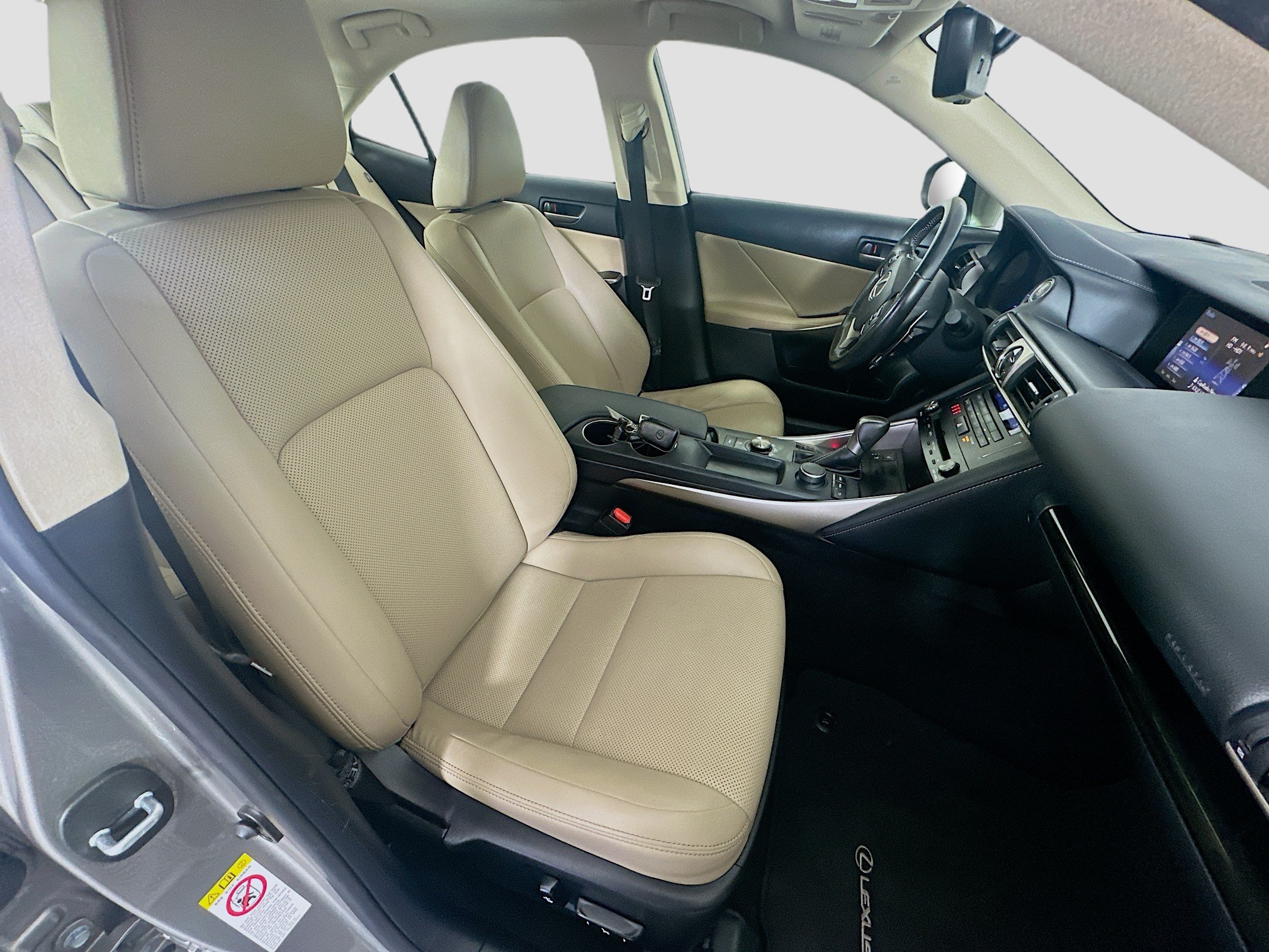 Used 2017 Lexus IS 200t RWD image 30