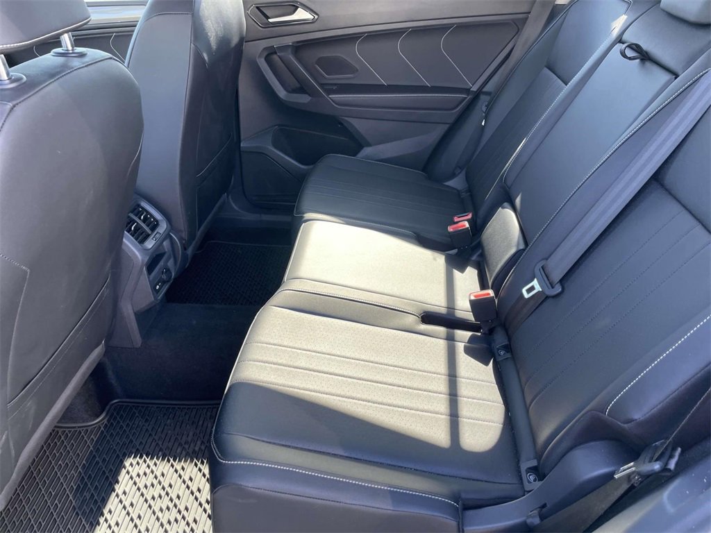 Certified 2022 Volkswagen Tiguan SE image 14