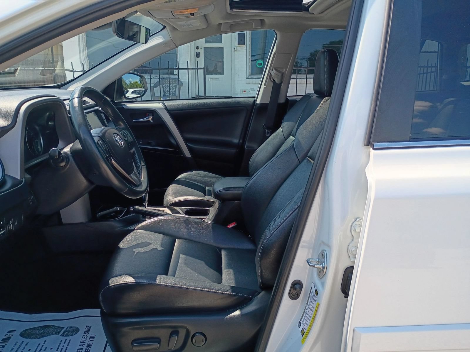 Used 2016 Toyota RAV4 Limited w/ Advanced Technology Package FWD image 9